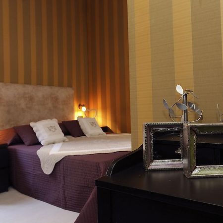 Caracciolo Guest House โรม ภายนอก รูปภาพ