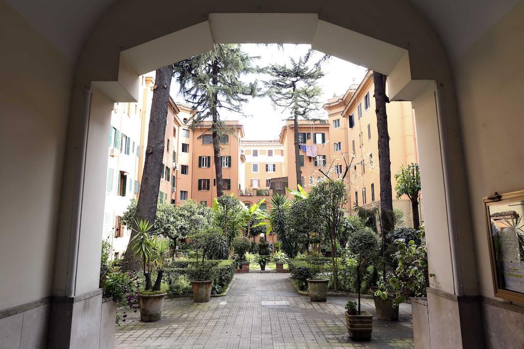 Caracciolo Guest House โรม ภายนอก รูปภาพ