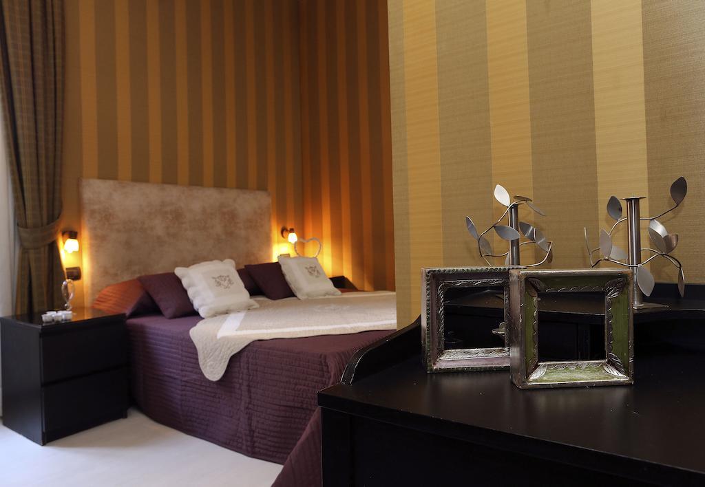Caracciolo Guest House โรม ภายนอก รูปภาพ